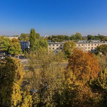 Bright & Cozy Near Metro Marymont By Renters