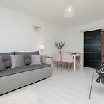 Bright & Cozy Near Metro Marymont By Renters Warsaw