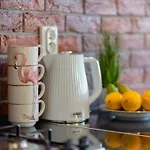 Bright & Cozy Near Metro Marymont By Renters