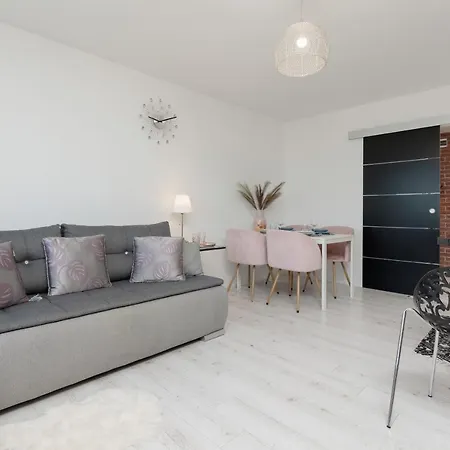 Bright & Cozy Near Metro Marymont By Renters Varşova