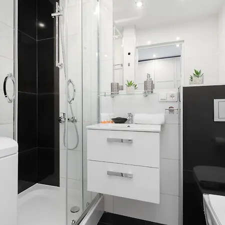 Bright & Cozy Near Metro Marymont By Renters * Varşova