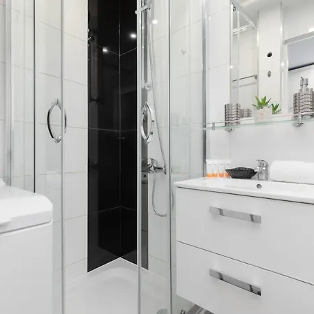 Bright & Cozy Near Metro Marymont By Renters Daire Varşova