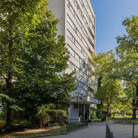 Bright & Cozy Near Metro Marymont By Renters Apartment