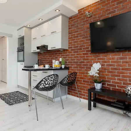 Daire Bright & Cozy Near Metro Marymont By Renters *