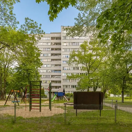 Bright & Cozy Near Metro Marymont By Renters Apartment