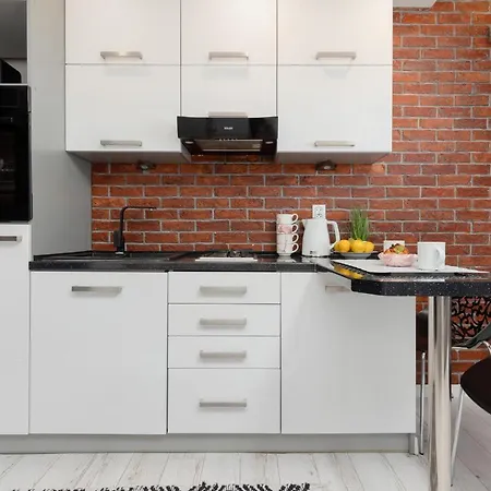 Apartment Bright & Cozy Near Metro Marymont By Renters